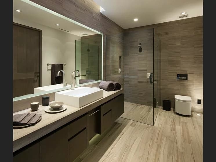 Bagno completo con doccia walk-in e mobile sospeso